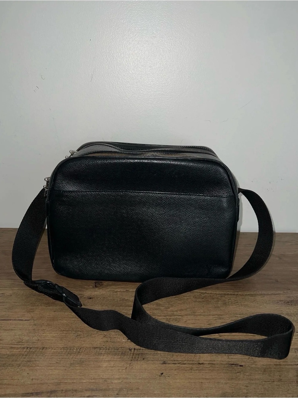 Louis Vuitton Black Taiga leather Reporter Messenger Bag